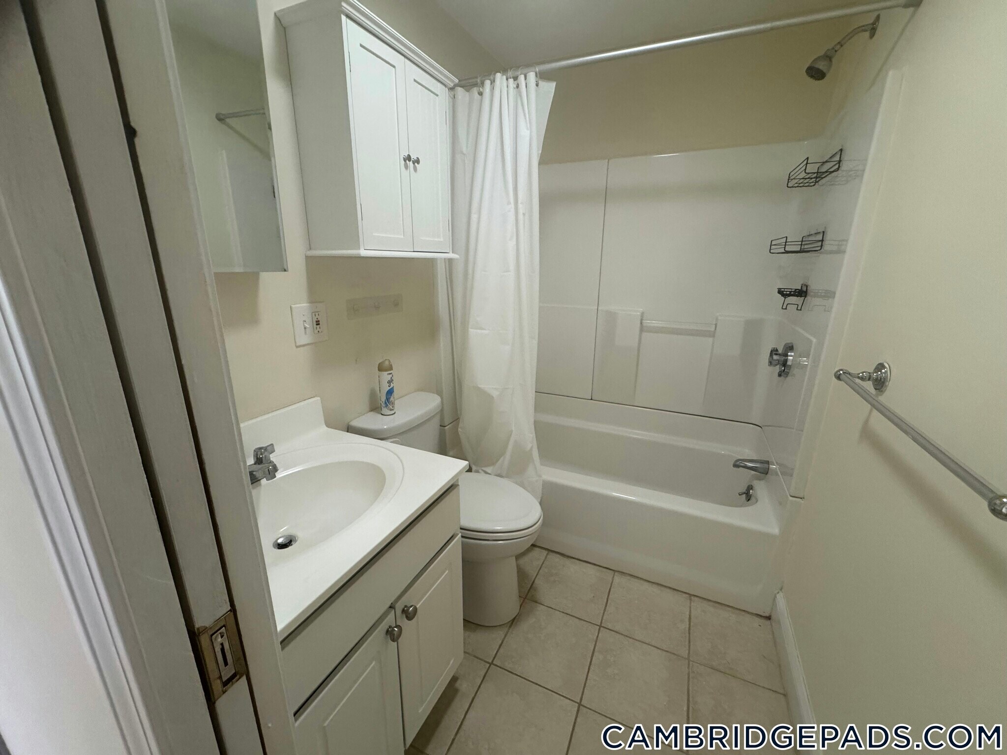 Building Photo - 1054 Cambridge St