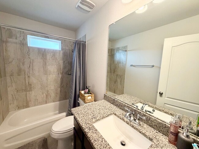 Building Photo - Spacious 4 bed/3 Bath home in Midway ISD