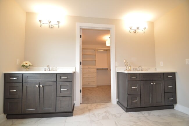 Building Photo - 9324 Old Plainfield Rd