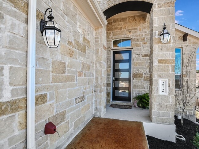 Building Photo - Lock & Leave Gem in the Vineyard at Rough ...