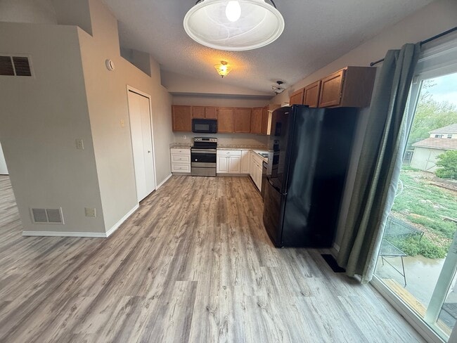 Building Photo - 9525 Aspen Grove Way