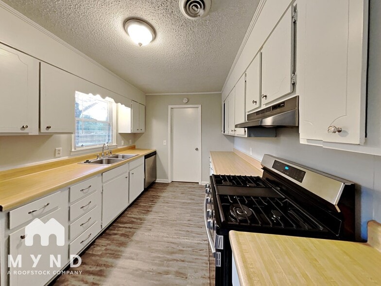 Building Photo - 2814 Bay Leaf Dr SE
