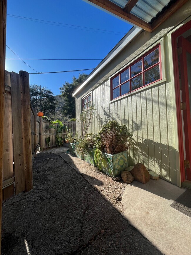 Building Photo - 840 Basin Dr