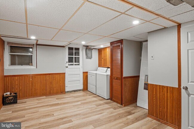 Building Photo - 1621 Thetford Rd