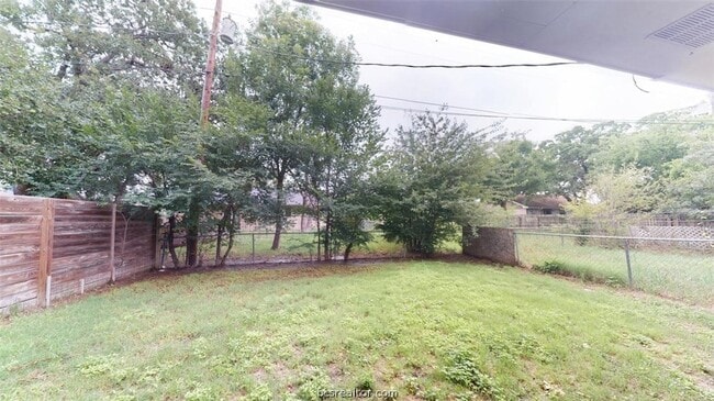 Building Photo - 922 Navarro Dr