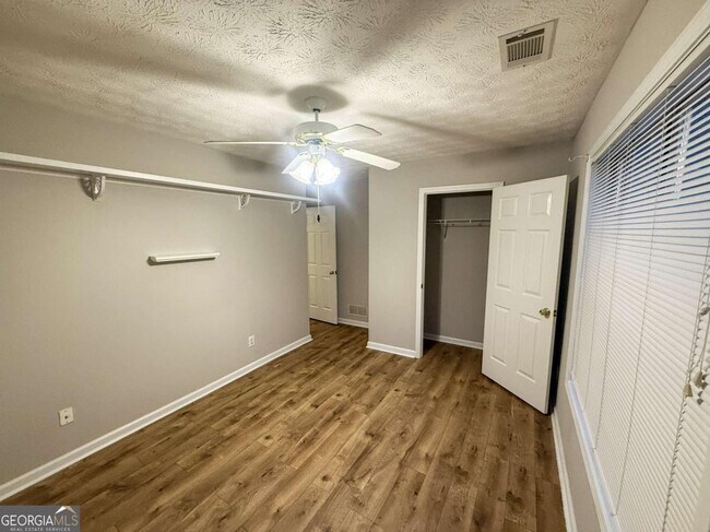 Building Photo - 5555 Grove Place Crossing SW