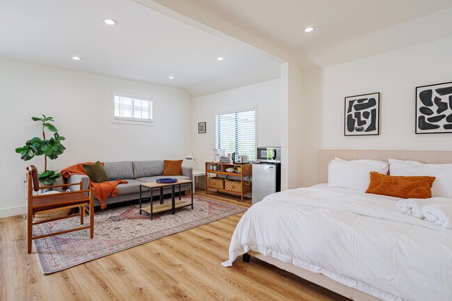 Building Photo - 5534 Alcove Ave