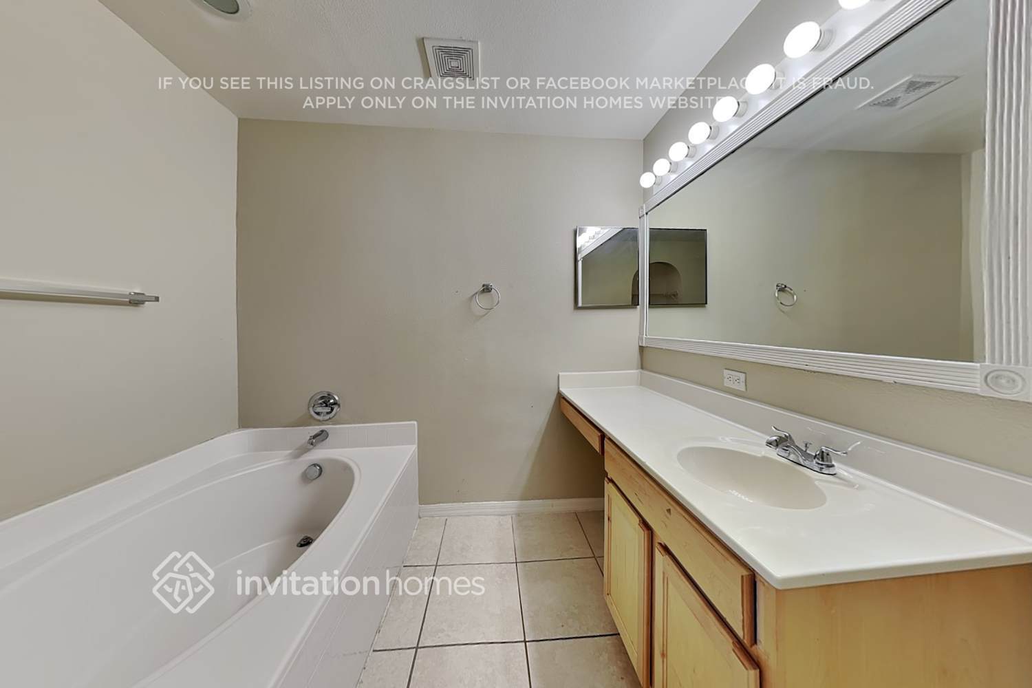Building Photo - 1701 Alhambra Crest Dr