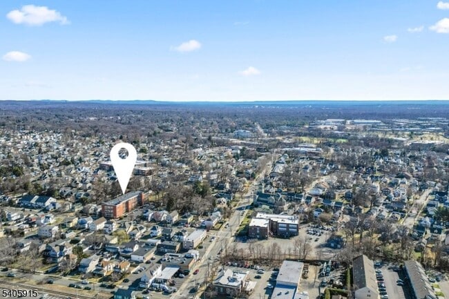 Building Photo - 33 Forest Ave