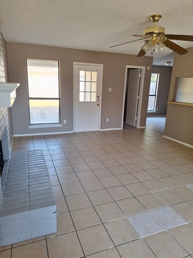 Building Photo - 4525 Compass Ct