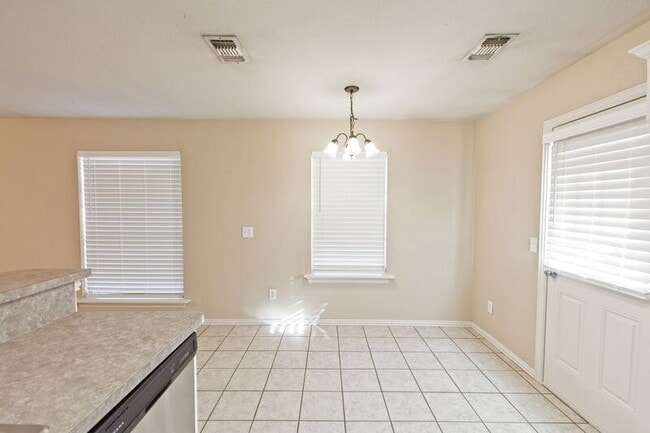 Building Photo - 933 Farmington Rd