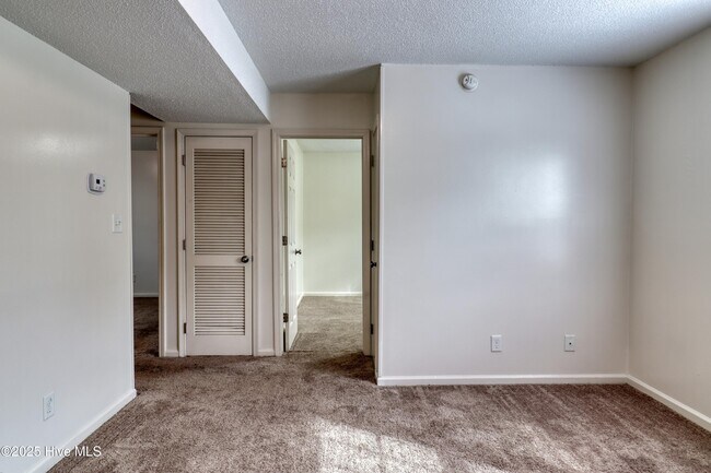Building Photo - 2318 Indian Dr