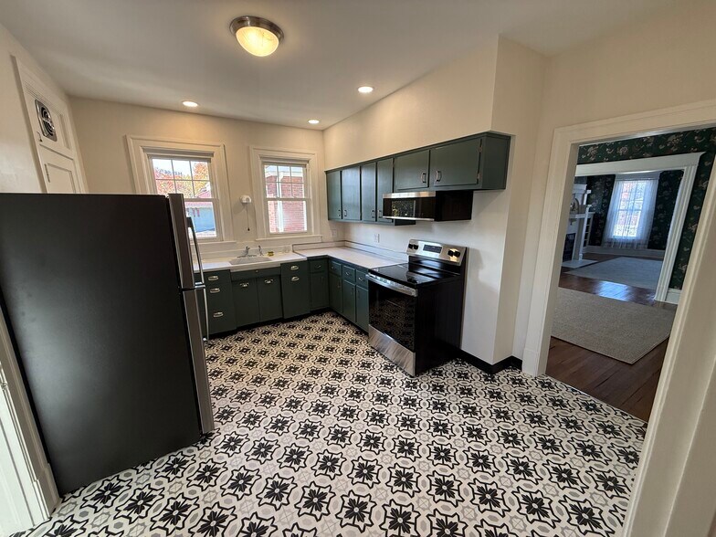 Kitchen - 10 Rockledge Rd