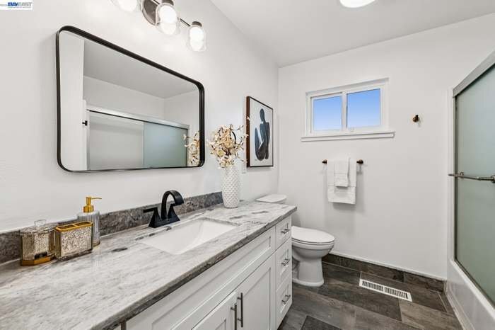 Building Photo - 9829 Davona Dr