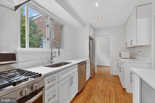 Building Photo - 4325 47th St NW