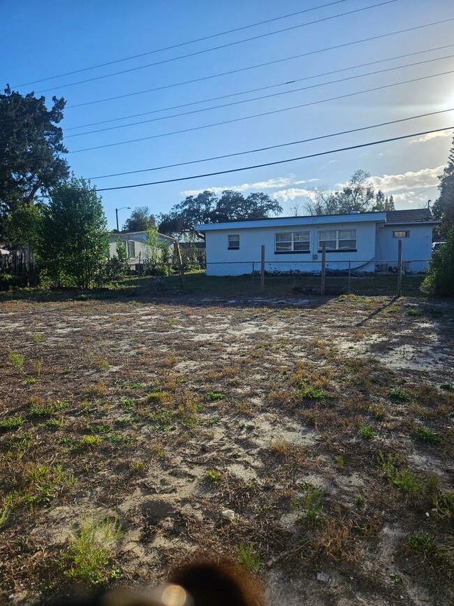 Building Photo - 838 Lewis Dr