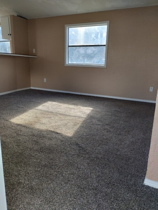 Building Photo - 120 SE Camelot Loop