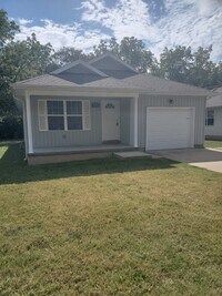 Building Photo - 2952 W Chestnut St