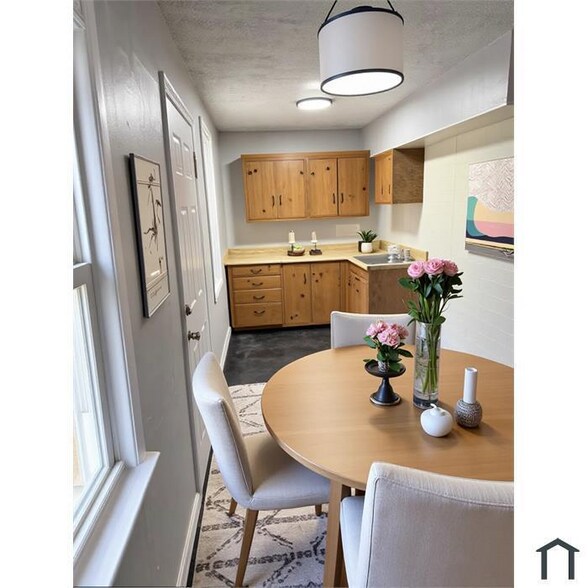 Building Photo - 3860 E 72nd St