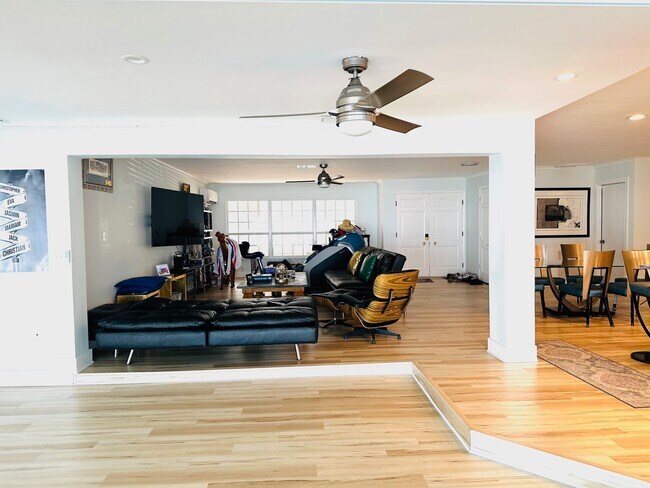 Building Photo - 498 Brightwaters Dr
