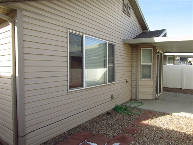 Building Photo - 738 Skipton Dr W