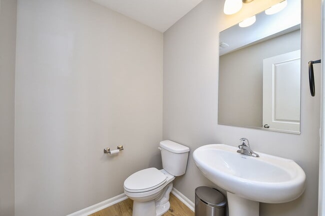 Building Photo - 2480 Bella Dr