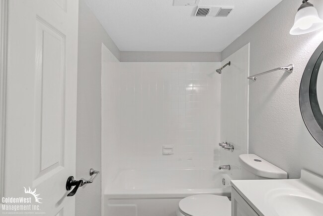 Building Photo - Updated and Spacious 2Bdm 2Ba Home in Prime North Phoenix Location!