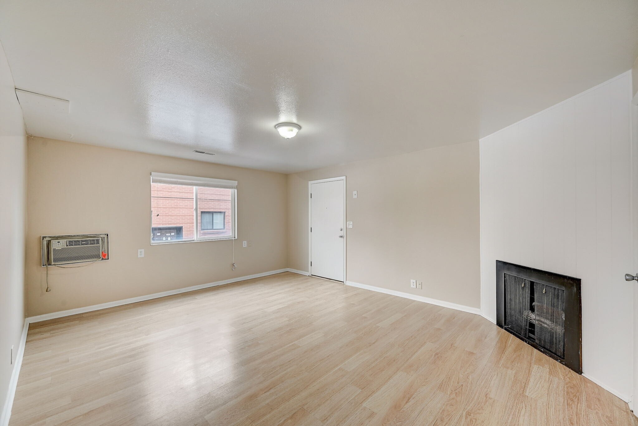 Livingroom3 - 158 W 300 N