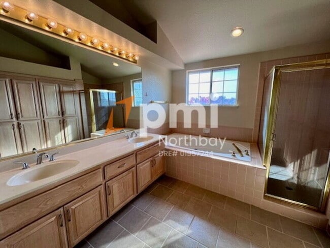 Building Photo - 3213 Hilton Head Dr