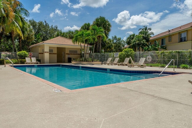 Building Photo - 213 River Bluff Ln