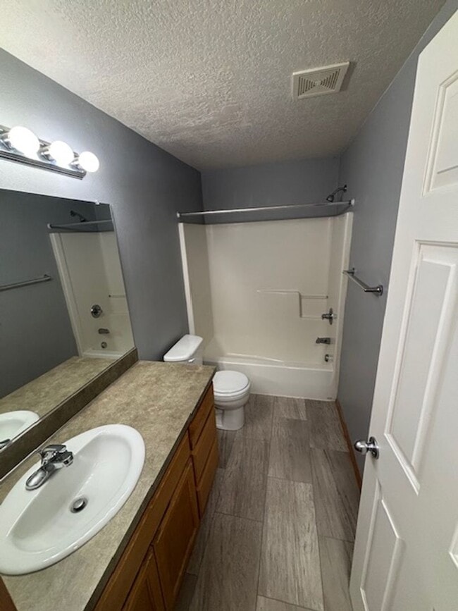 Building Photo - 3 Bedroom 2.5 Bath Newberg OR