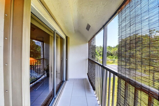 Building Photo - 2975 SW 22nd Ave