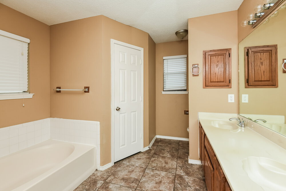 Building Photo - 829 Minuteman Dr