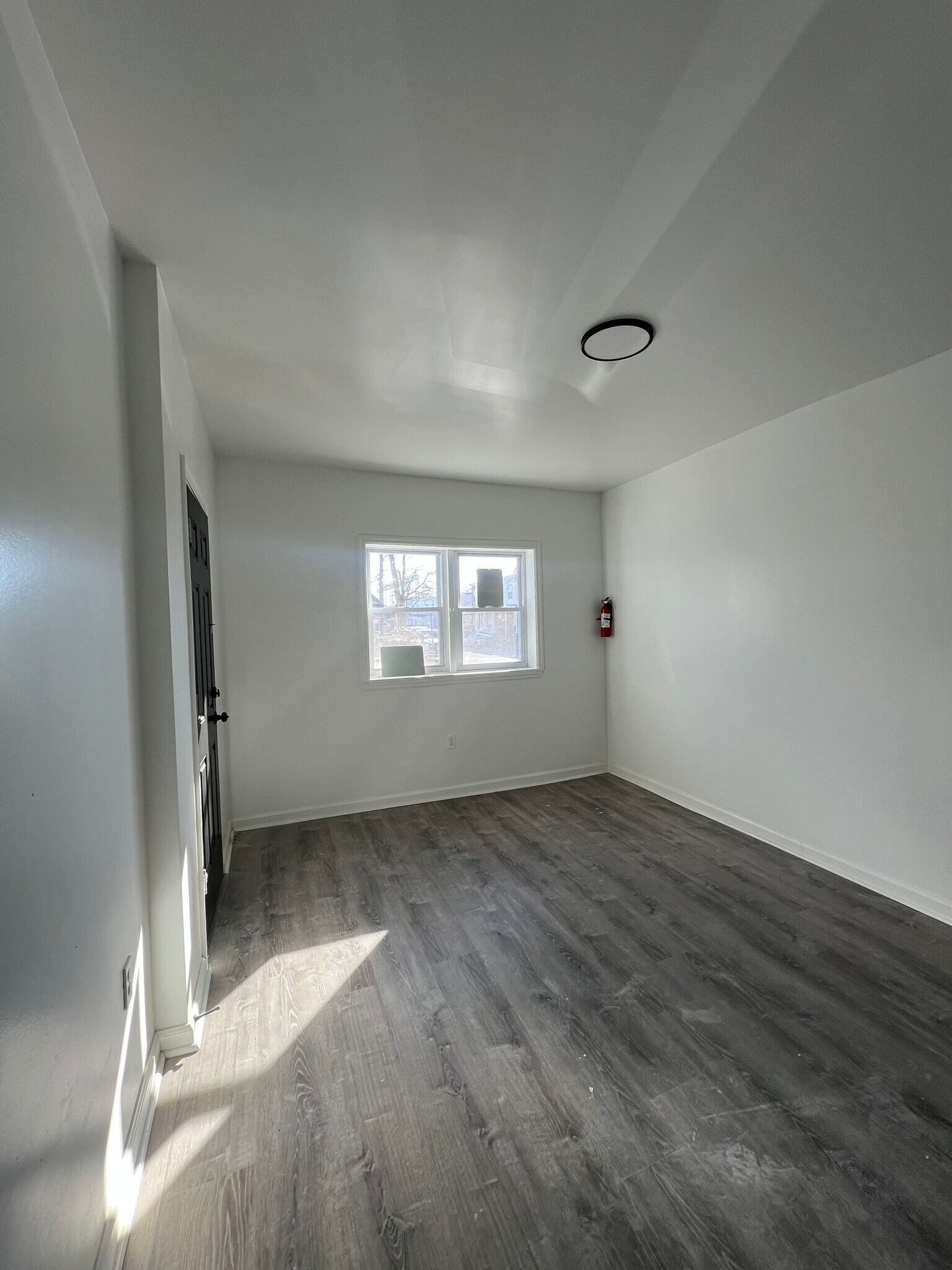 Building Photo - 1132 W 8th St