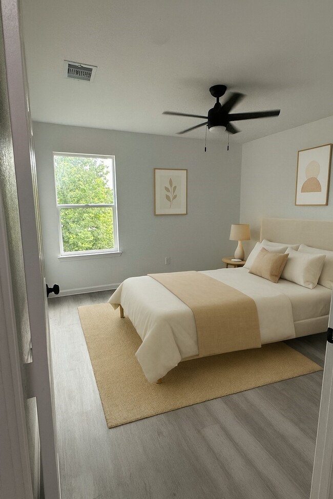 Building Photo - 15565 Kurt Dr