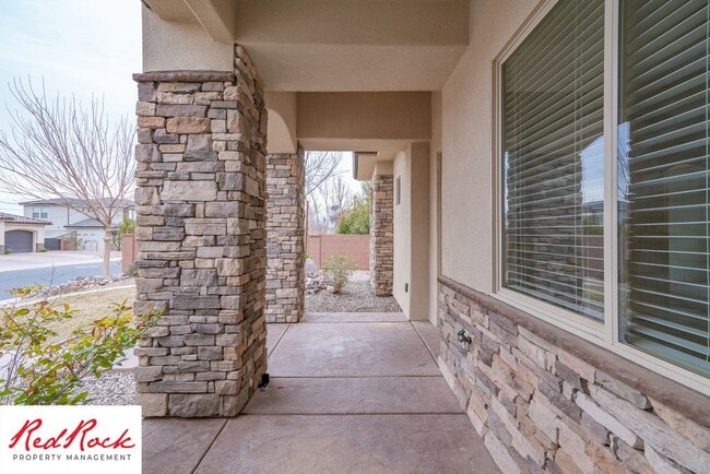 Building Photo - Pet Friendly 4 Bedroom Little Valley Home ...