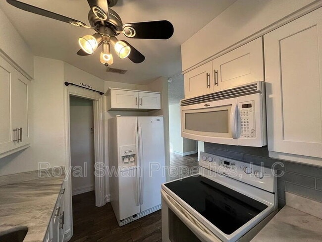 Building Photo - 1920 E Edgewood Dr