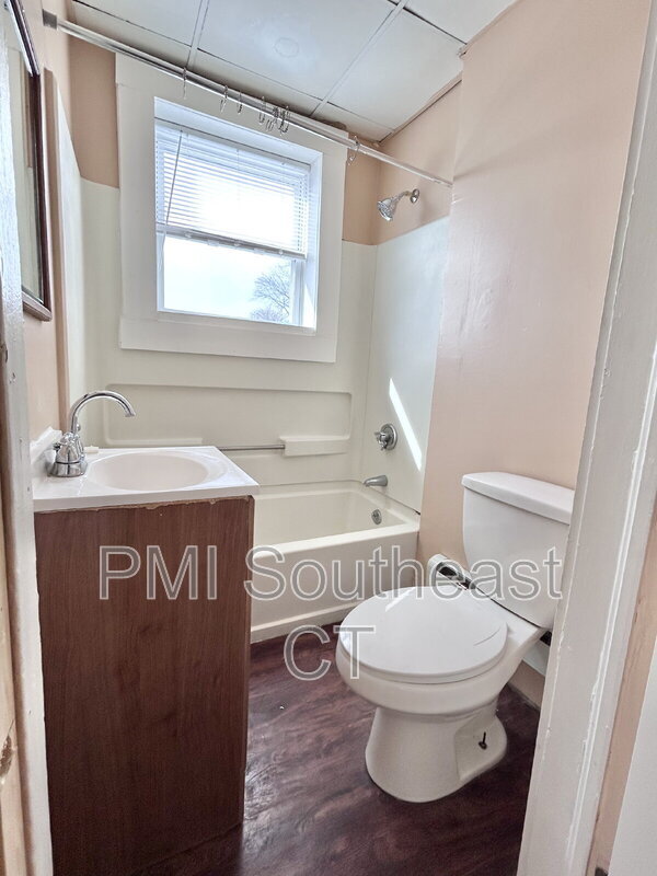 Building Photo - 92 Truman St