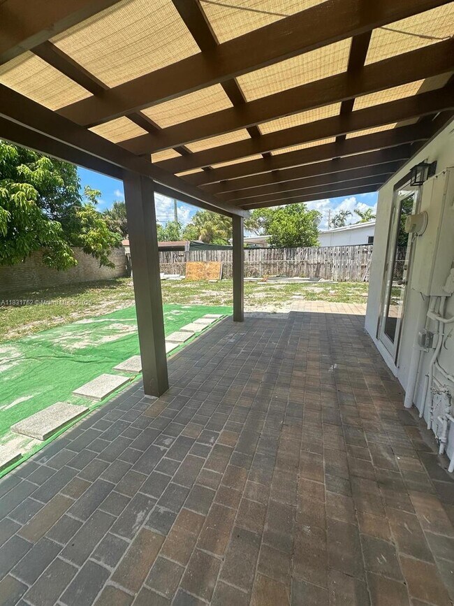 Building Photo - 1754 NE 48th Ct