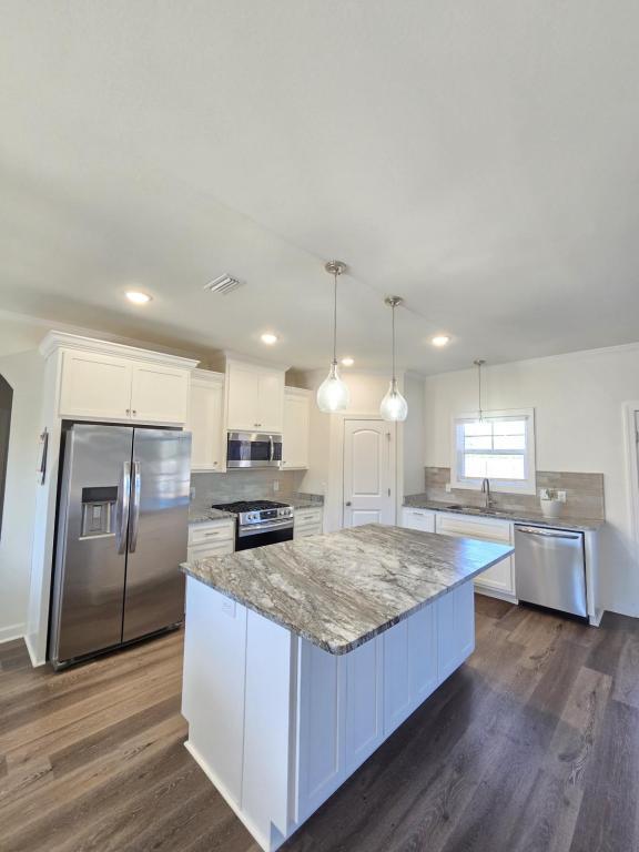 Building Photo - 111 Amelia Cir