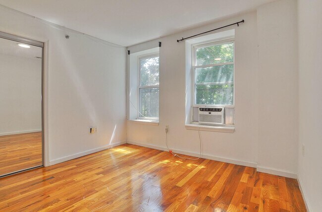 Building Photo - 236 Van Horne St