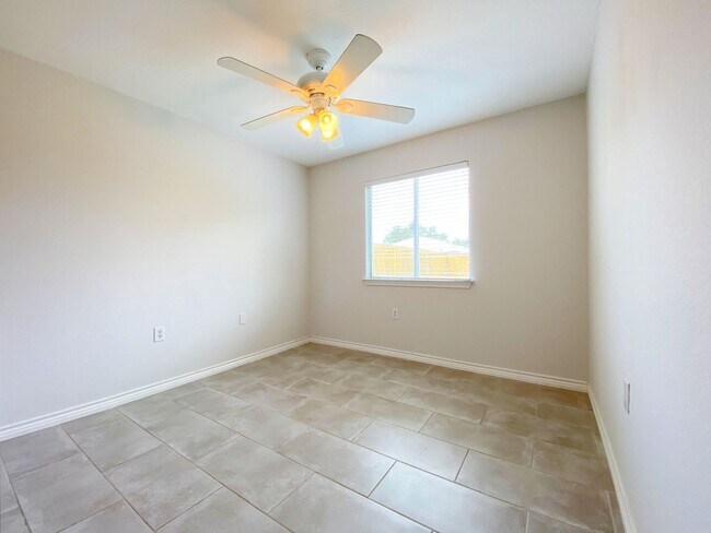 Building Photo - Spacious 4 Bed 3 Bath Rental with Modern Touches in Austin