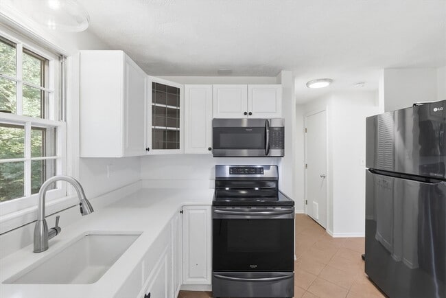 Building Photo - 146 Russet Ln