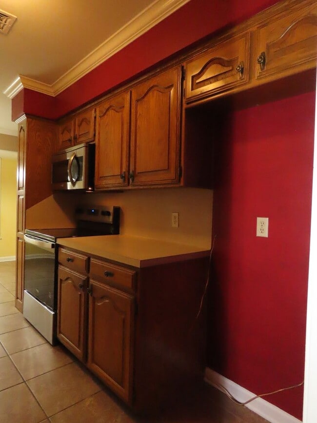 Building Photo - South Tyler! Lovely 3 Bedroom, 2 Bath House w/Garage