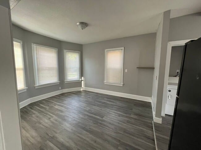 Building Photo - 2 Bedroom 1.2 bath in Moline