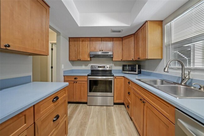 Building Photo - 2925 Magdalina Dr