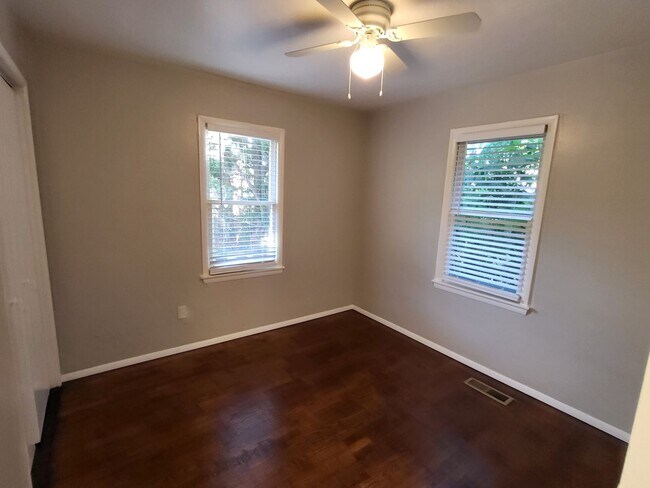 Building Photo - Beautiful 3 bedroom house with granite countertops and central heat and air