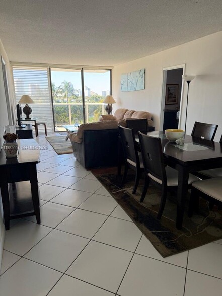 Building Photo - 3675 N Country Club Dr