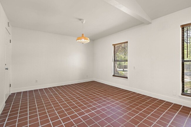 Building Photo - 403 Flournoy Dr