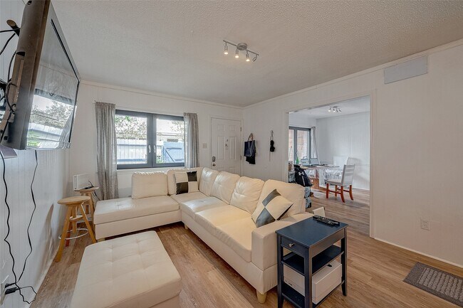 Building Photo - 12042 Mighty Oak Dr